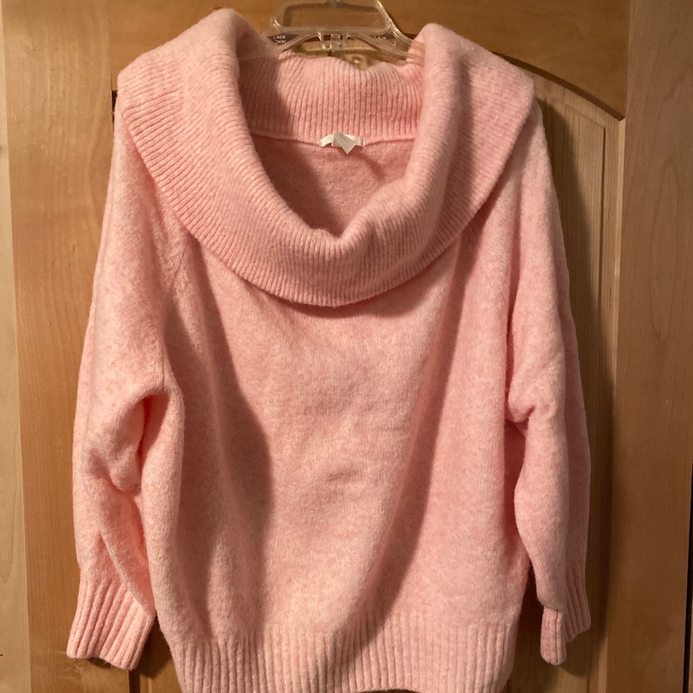 Pink H&M off shoulder sweater size L like new
